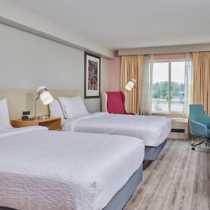 Queen Room Two Queen Beds Roll Shower Mobility Access